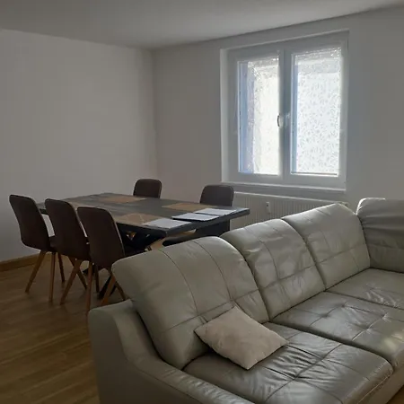 Apartment Schoene Vollausgestattete Monteurs- Gaestewohnung Naehe Raffinerie Leuna Und Geiseltalsee Fuer 5 Personen 0304