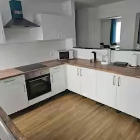 Schoene Vollausgestattete Monteurs- Gaestewohnung Naehe Raffinerie Leuna Und Geiseltalsee Fuer 5 Personen 0304 Apartment *