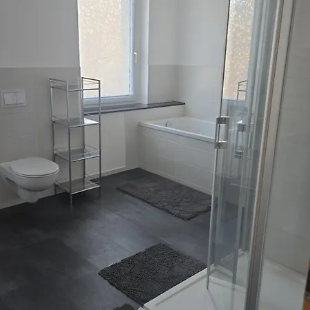 Schoene Vollausgestattete Monteurs- Gaestewohnung Naehe Raffinerie Leuna Und Geiseltalsee 0304