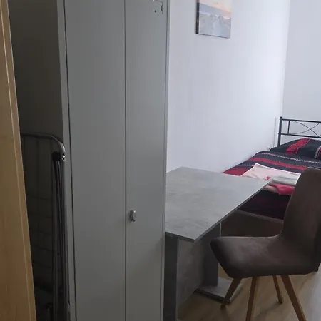 Schoene Vollausgestattete Monteurs- Gaestewohnung Naehe Raffinerie Leuna Und Geiseltalsee 0304