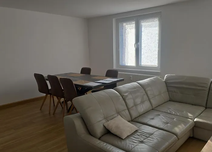 Apartment Schoene Vollausgestattete Monteurs- Gaestewohnung Naehe Raffinerie Leuna Und Geiseltalsee Fuer 5 Personen 0304