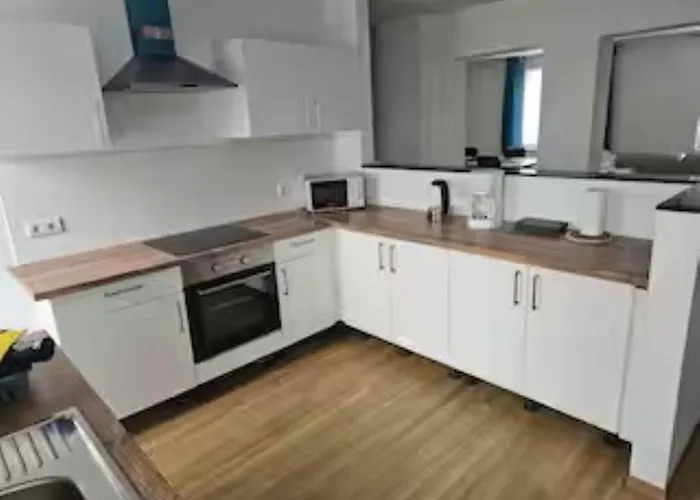 Schoene Vollausgestattete Monteurs- Gaestewohnung Naehe Raffinerie Leuna Und Geiseltalsee Fuer 5 Personen 0304 Apartment *