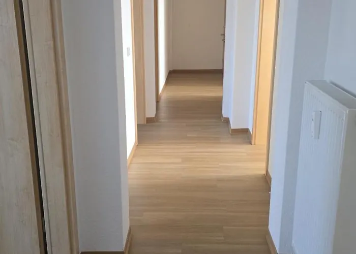 شقة Schoene Vollausgestattete Monteurs- Gaestewohnung Naehe Raffinerie Leuna Und Geiseltalsee 0304 *