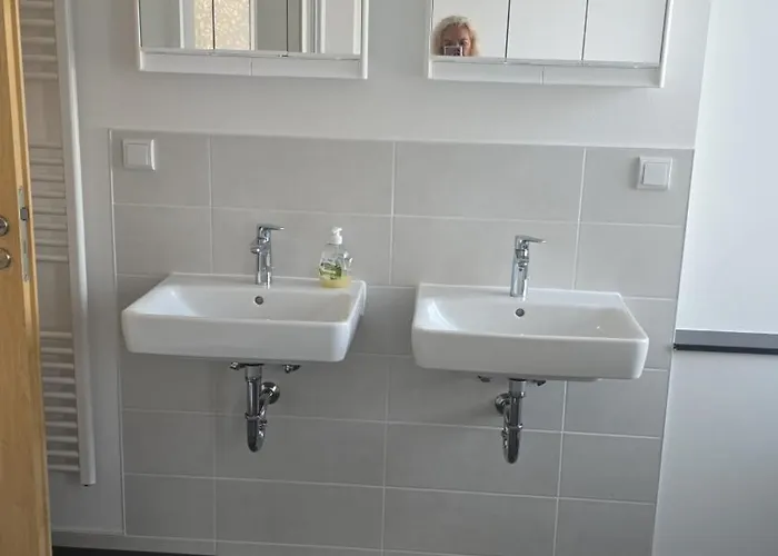 Schoene Vollausgestattete Monteurs- Gaestewohnung Naehe Raffinerie Leuna Und Geiseltalsee Fuer 5 Personen 0304 Apartment *