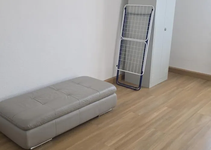 Apartment Schoene Vollausgestattete Monteurs- Gaestewohnung Naehe Raffinerie Leuna Und Geiseltalsee Fuer 5 Personen 0304 Braunsbedra