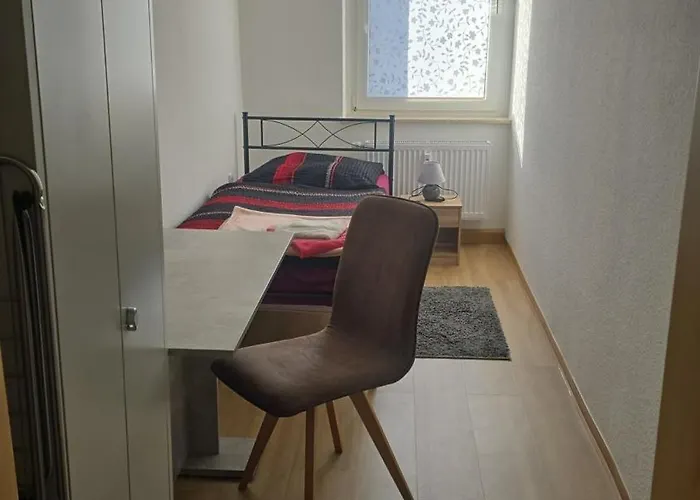 Schoene Vollausgestattete Monteurs- Gaestewohnung Naehe Raffinerie Leuna Und Geiseltalsee Fuer 5 Personen 0304 Braunsbedra