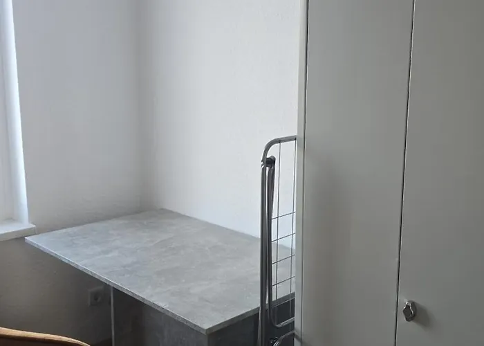 شقة Schoene Vollausgestattete Monteurs- Gaestewohnung Naehe Raffinerie Leuna Und Geiseltalsee 0304 *