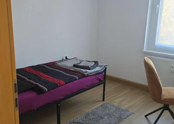 Apartment Schoene Vollausgestattete Monteurs- Gaestewohnung Naehe Raffinerie Leuna Und Geiseltalsee Fuer 5 Personen 0304