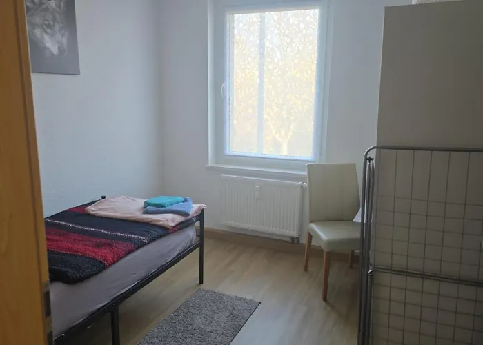 شقة Schoene Vollausgestattete Monteurs- Gaestewohnung Naehe Raffinerie Leuna Und Geiseltalsee 0304 *